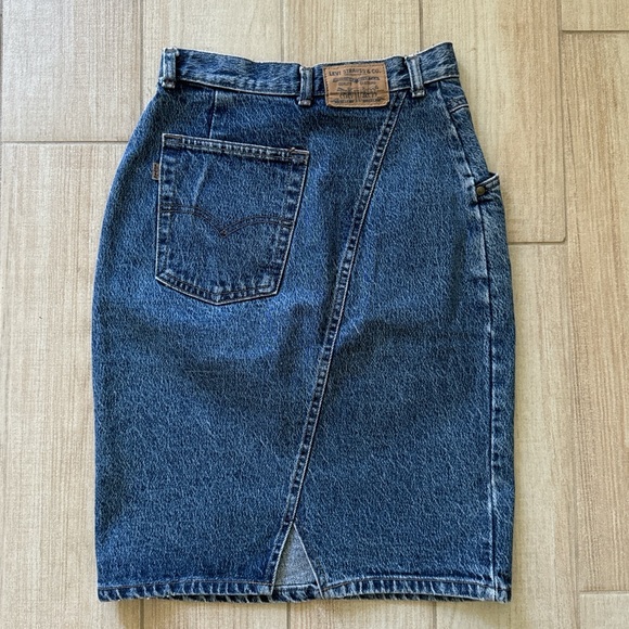 Levi’s denim skirt - Picture 3 of 4